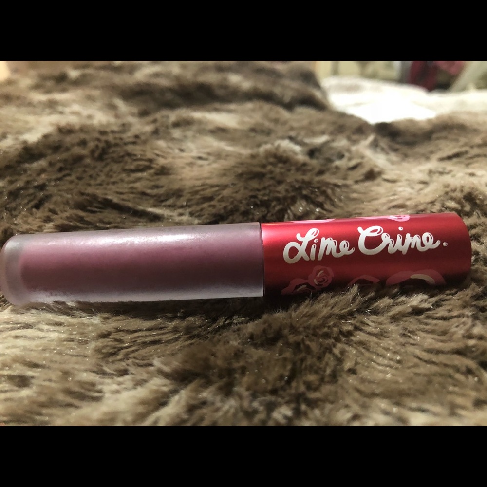 Limecrime Velvetine in shade Fetish